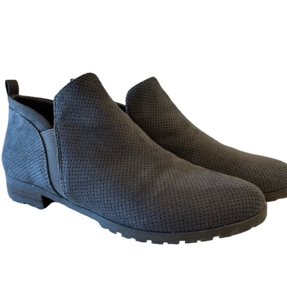Dr. Scholl's Shoes - Dr. Scholls charcoal grey booties size 9. Super comfy, great for walking!